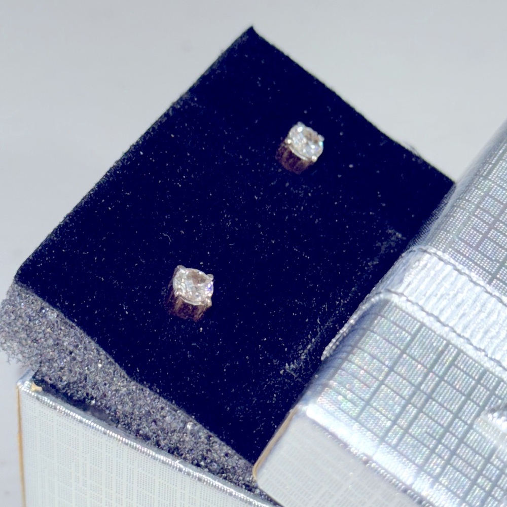 $2150 DIAMOND 💎 VS G CERTIFIED ROUND SOLITAIRE EARRINGS Solitaire Studs - Picture 5 of 6